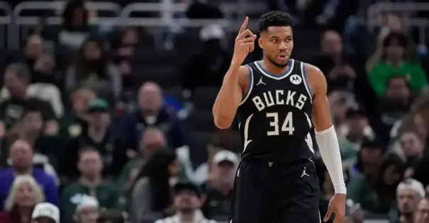 Bucks Close Trade Lines Giannis Clock Expires